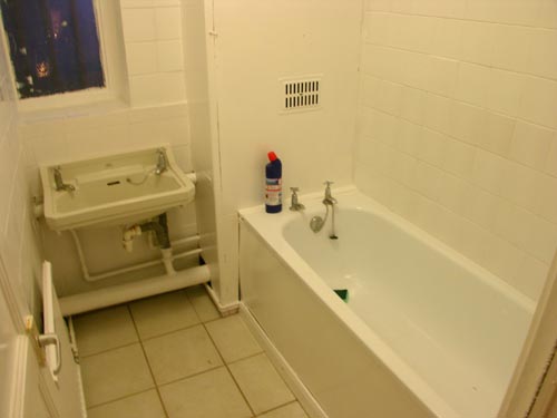 Newly refurbished one bed flat available now 